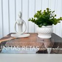 Ver imagem 2 de Decoração livro fake + vaso cachepot branco + enfeite mulher