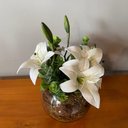 Ver imagem 3 de Arranjo Centro de Mesa Lírio Branco Completo Artificial Pequeno
