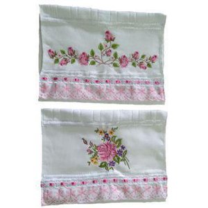 Jogo de Toalhas Bordadas Lavabo De Mão Estampa: Ramalhete e Rosas. 2 peças, Cor: Branco. Marca Dohle