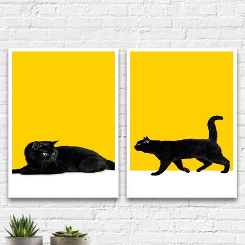 Kit 2 Quadros Gato Preto Fundo Amarelo 45x34cm - com vidro:Madeira branca