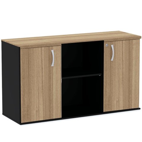 Armário Baixo Credenza PE25 Pandin 121,50 cm (largura) em MDP Cor Noce Naturalle e Preto com Duas po