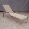 Espreguiçadeira Maresias - Alumínio Capuccino e Tela Sling Bege com Aplicação em Madeira MÓVEIS E LA - 1