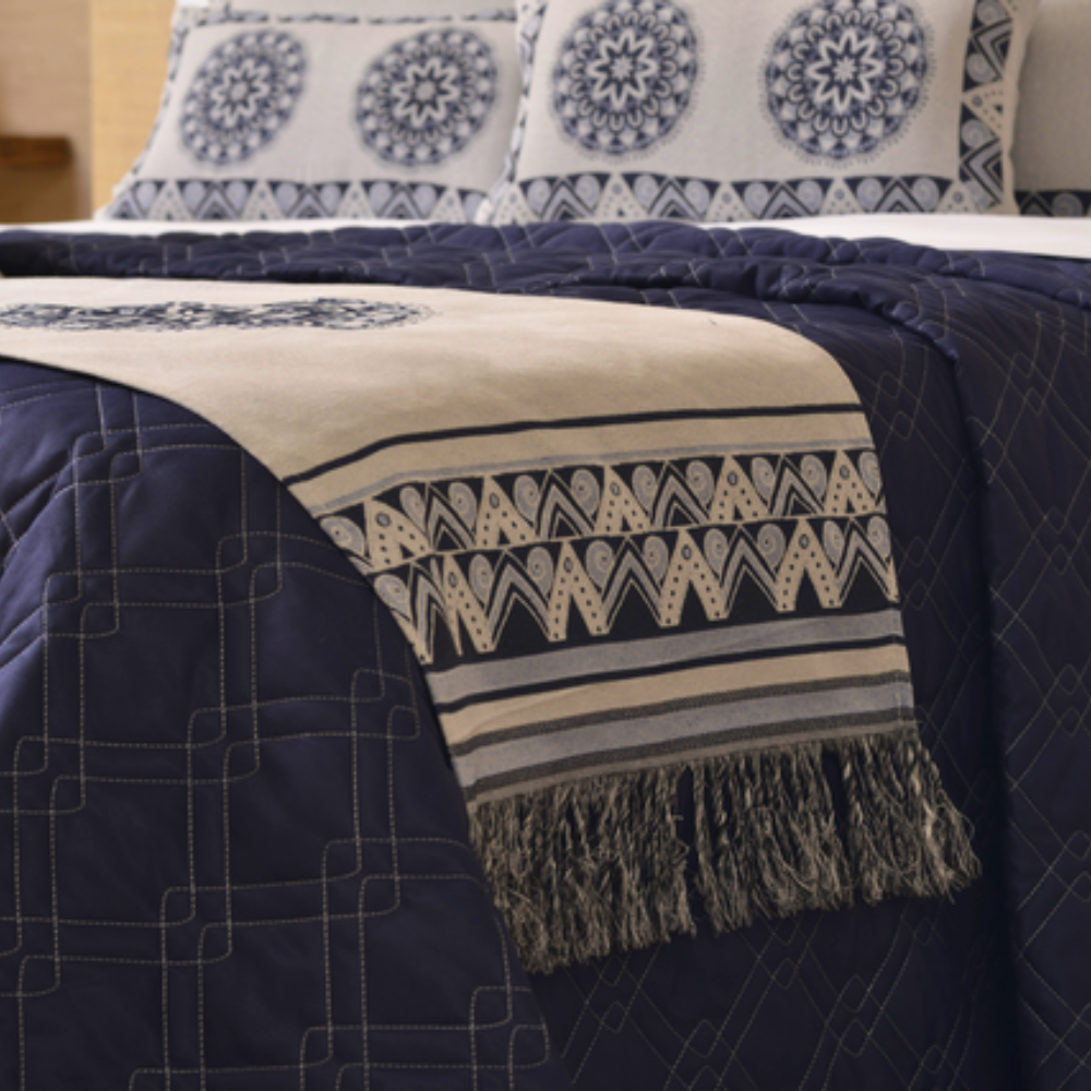 Xale Peseira Decorativo com Franja Turin Jacquard Estampado Mandala Azul Marinho