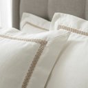 Ver imagem 2 de Jogo de Cama 4 Peças 300 Fios Bambu com Bordado Rithos Branco e Bege Altenburg
