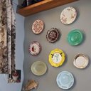 Ver imagem 7 de Suporte Gancho Mola Dourada Prato Decorativo Parede Pendurar Sobremesa 12 a 16cm