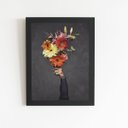 Ver imagem 1 de Quadro Buque de Flores Segurado Mão Moldura Preta 60x40cm