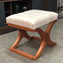 Ver imagem 2 de Kit 2 Puff Dubai Decorativo Tecido Linho Bege e Base de Madeira