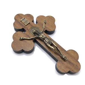 Crucifixo de Porta e Parede Medalha de São Bento Moldada