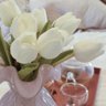 Arranjo de Tulipas Realistas Brancas no Vaso de Cristal Rosa Trouxinha 26cm | Coleção Beleza Atempor - 4