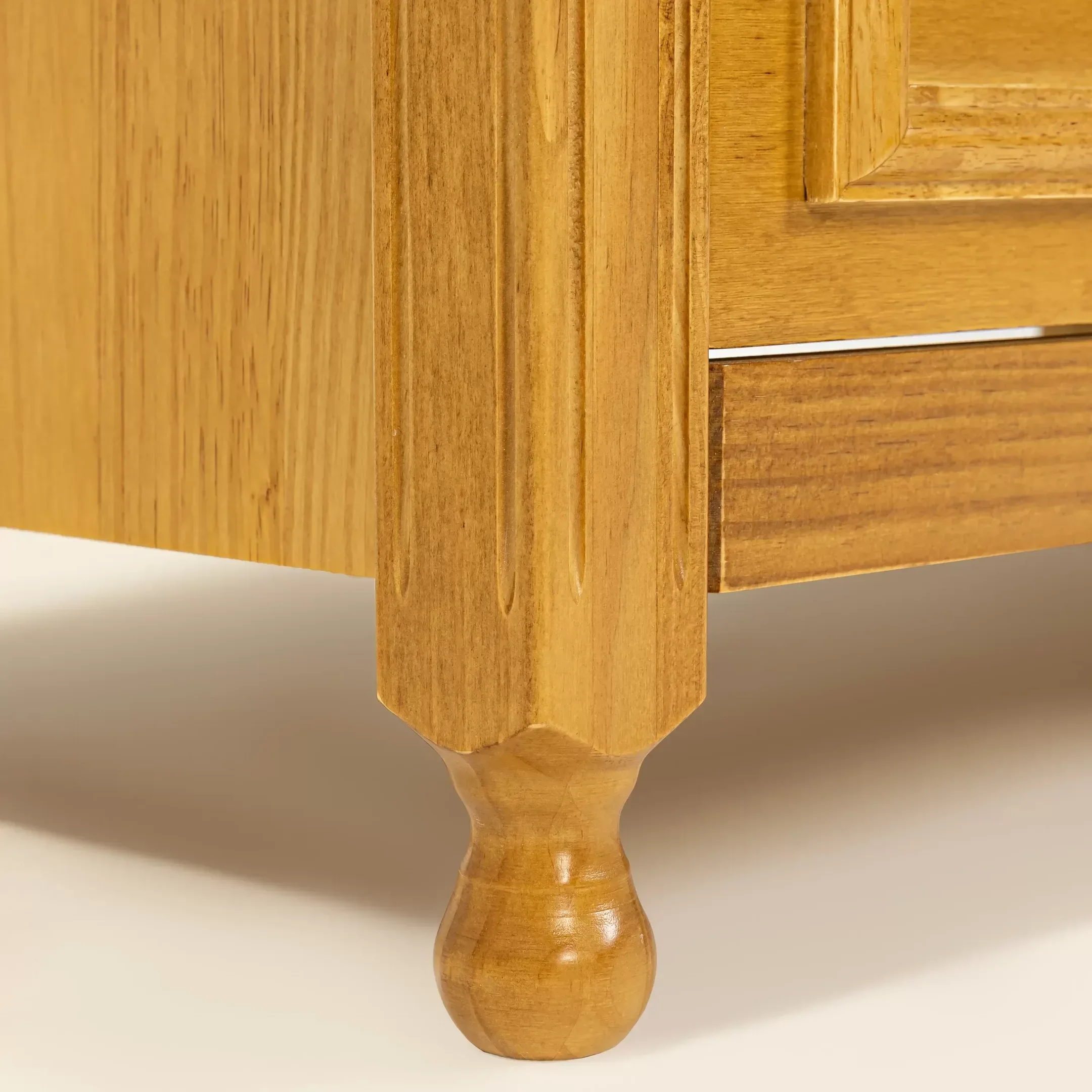 Ver mais imagens de Cômoda Infantil Feliz 4 Gavetas Madeira Maciça com Porta de Tela Trançada