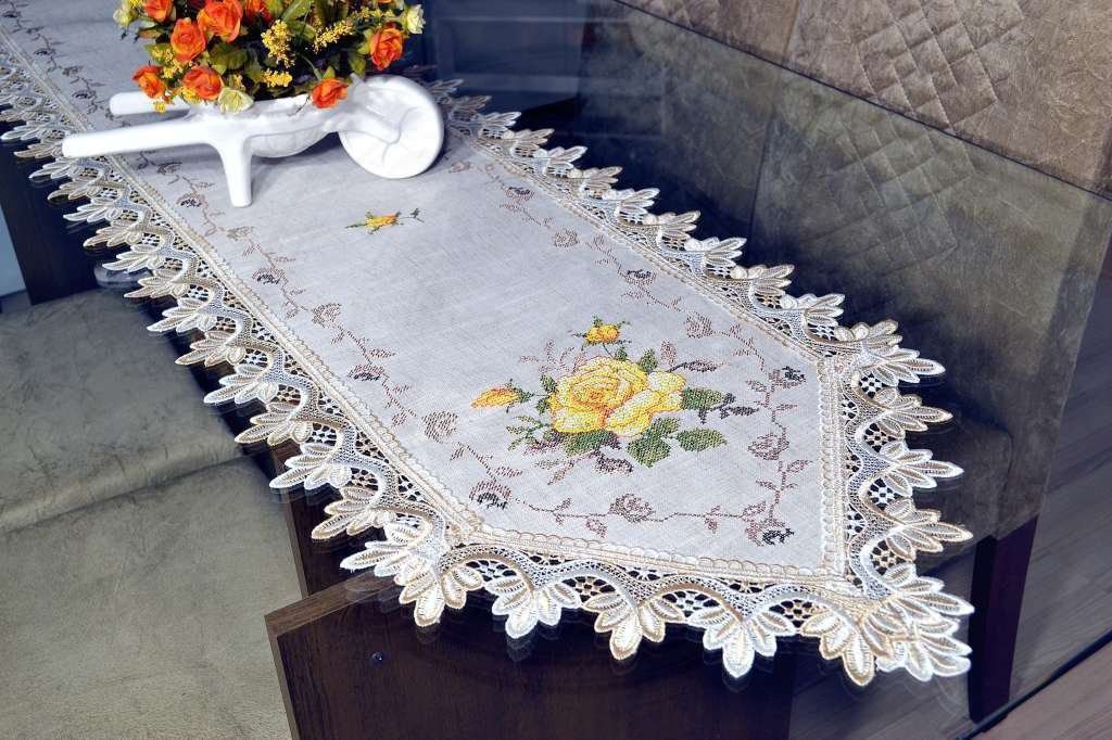 Caminho de Mesa com Flores Amarelas - 1,80 M Arte & Tear - 1