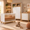 Ver imagem 1 de Quarto de Bebê Flora Guarda Roupa 2 Portas de Correr Cômoda 4 Gavetas Berço Qmovi