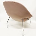 Ver mais imagens de Poltrona Decorativa Womb Chair com puff linho cor Rosé Pés Cromados