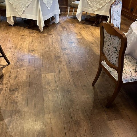 Piso Vinílico Spc Clicado Régua 122x22,8cm 2,781m² Graddus Marrom Escuro