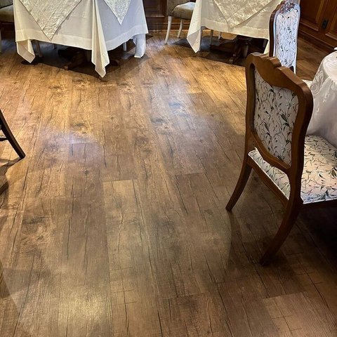 Piso Vinilico Clicado 5mm Madeira de Ipe Spc Graddus (122 x 22,80cm) Cx. 2,781m²