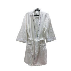 Roupao Felpudo Branco Tam M com Vivo: Lilas