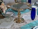 Ver imagem 5 de Centro de Mesa Bandeja Doceira Doce Redonda em Metal Dourado com Base Espelhada 24x33cm