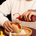 Ver imagem 3 de 10 Bisnagas Plásticas Flexível para Lanchonetes Frascos de Molhos Ketchup Bico Vermelho