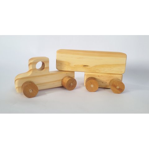 Caminhão de Madeira Maciça com Carreta. Brinquedo Artesanal e Decoração.