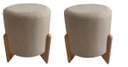 Ver imagem 1 de Kit 2 Puffs Redondo para sala e quarto decorativo luxo base madeira 3 pés tecido linho Bege