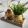 Bandeja retangular de MDF + vaso dourado + difusor de vidro - 3