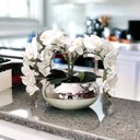 Ver imagem 3 de Arranjo com Orquídea Artificial com Vaso Prata e 4 Orquídeas