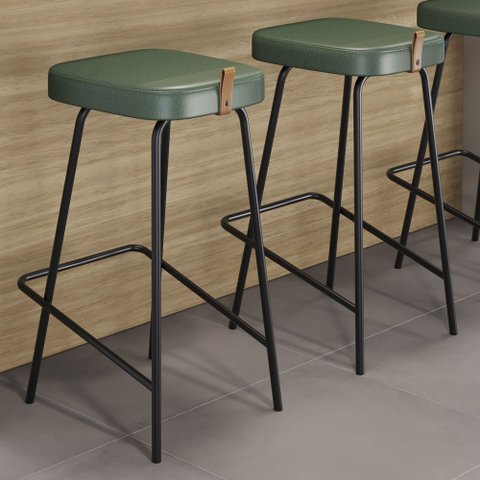 Kit 02 Banquetas Altas Cozinha e Área Gourmet Vik Estofada Couríssimo Verde - Abmaza