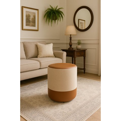 Puff Plus Banquinho Redondo Decorativo em Linho Base e Tampo Courino Bege/ Caramelo