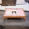 Bandeja Para Café Da Manhã Estampa Fundo Rosa e Flor Branca 40x25cm Marrom - 3