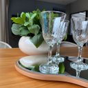 Ver mais imagens de Bandeja Decorativa Orgânica Espelho Lapidado Luxo Lateral Couro - Freijó