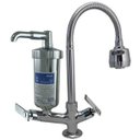 Ver imagem 1 de 2141 C82 Torneira Gourmet com Filtro Bica Móvel e Tubo Flexível Cromado com Arejador Chuveirinho Par