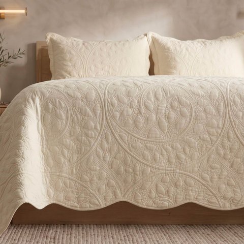Kit Cobre Leito Vintage King Percal 300 Fios Colcha Matelassê Floral Alto Relevo 3 Peças Bege