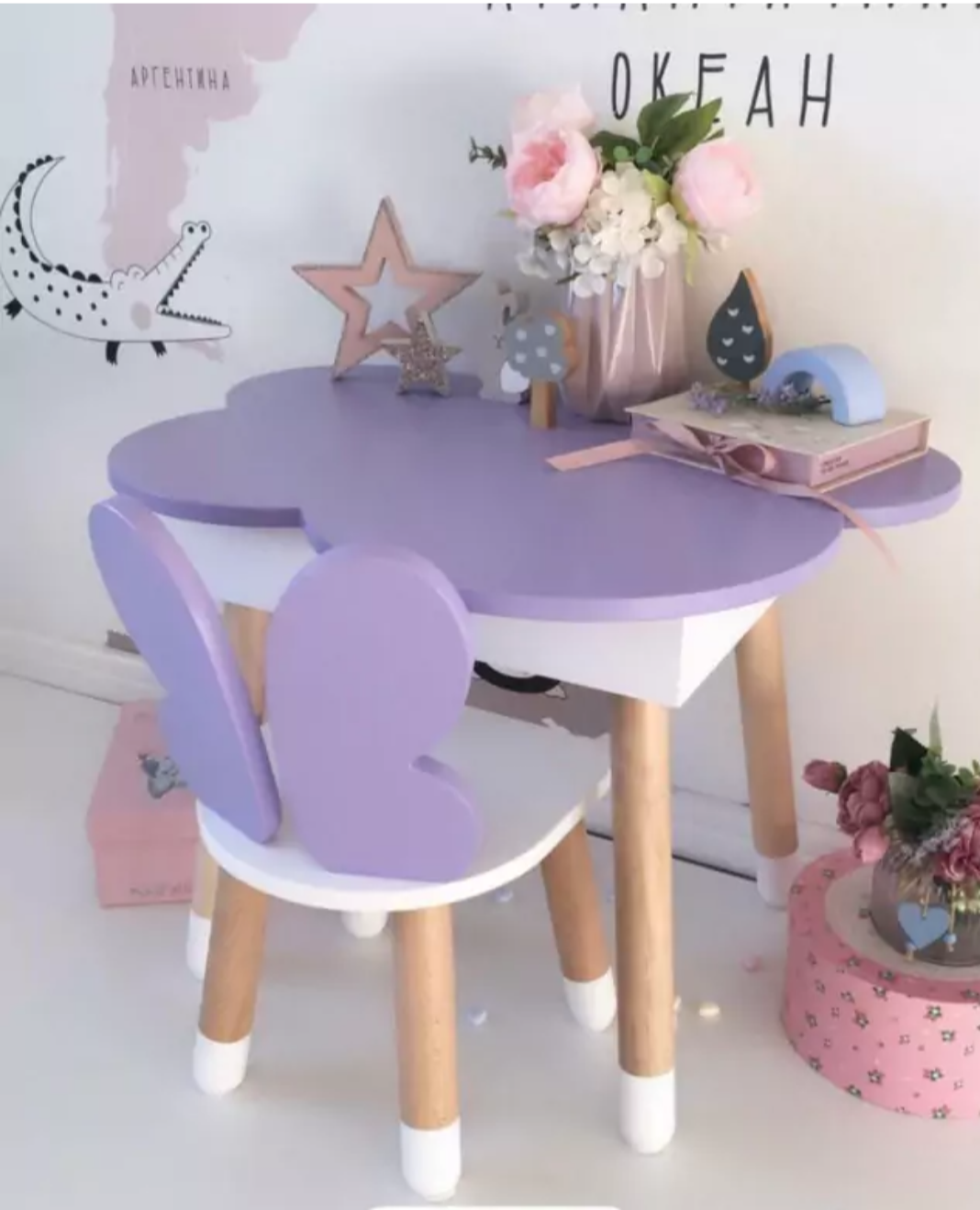 Conjunto de Mesa Baú com Uma Cadeira Infantil Borboleta