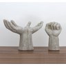 Escultura Mãos Abertas e Punho Erguido Arte Rústica Força - 1