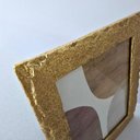 Ver imagem 3 de Porta Retrato em Resina Dourada Fundo Veludo 15 X 20cm