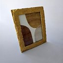 Ver imagem 2 de Porta Retrato em Resina Dourada Fundo Veludo 15 X 20cm