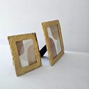 Ver imagem 6 de Porta Retrato em Resina Dourada Fundo Veludo 15 X 20cm