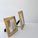 Ver imagem 4 de Porta Retrato em Resina Dourada Fundo Veludo 15 X 20cm