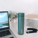 Ver imagem 2 de Garrafa Térmica para Água em Aço Inox com Termômetro Digital Led 500ml - Verde