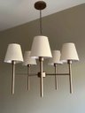 Ver imagem 4 de Lustre Estilo Tocheiro 5 Braços Dourado com Cúpula Marfim
