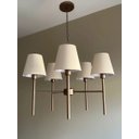 Ver imagem 4 de Lustre Estilo Tocheiro 5 Braços Dourado com Cúpula Marfim