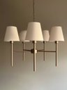 Ver imagem 1 de Lustre Estilo Tocheiro 5 Braços Dourado com Cúpula Marfim