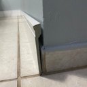 Ver imagem 1 de Kit com 3 Barras Rodapé de Poliestireno 12cmX15mm Sobrepor Frisado 7,2m