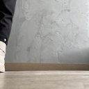 Ver imagem 2 de Kit com 30 Barras Rodapé de Poliestireno 7cmX15mm Liso Wood 72m