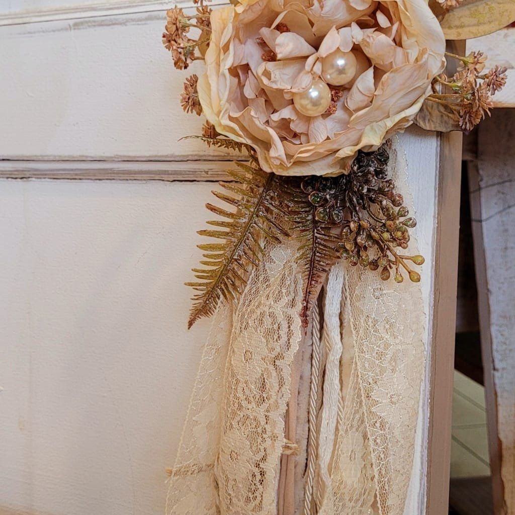 Pendente com Pérolas, Flor e Acabamentos Estilo Secagem 40x15 - 4