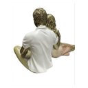 Ver mais imagens de Escultura Familia Decorativa em Resina Pai Mãe e Filho no Colo