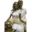 Ver imagem 3 de Escultura Familia Decorativa em Resina Pai Mãe e Filho no Colo