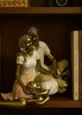Ver imagem 6 de Escultura Familia Decorativa em Resina Pai Mãe e Filho no Colo