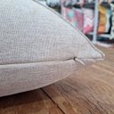 Ver imagem 2 de Capa Almofada Linho Retangular Baguete Cru Drapeada 30x50