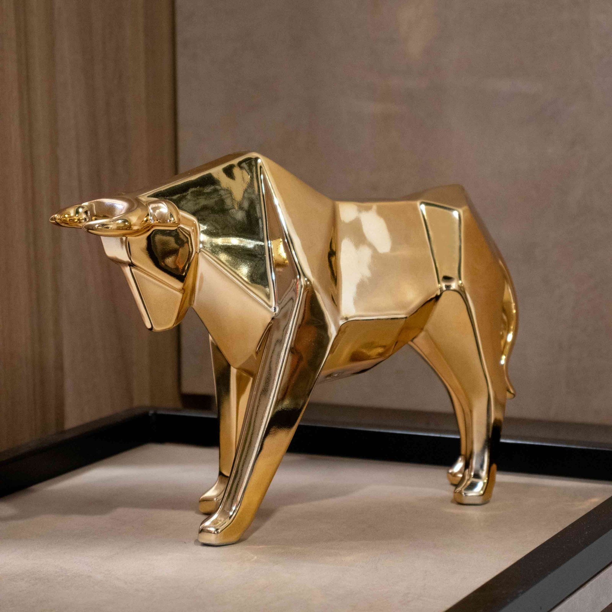 Escultura Decorativa Touro Dourado em Cerâmica 20x30x9 cm - D'Rossi - 2